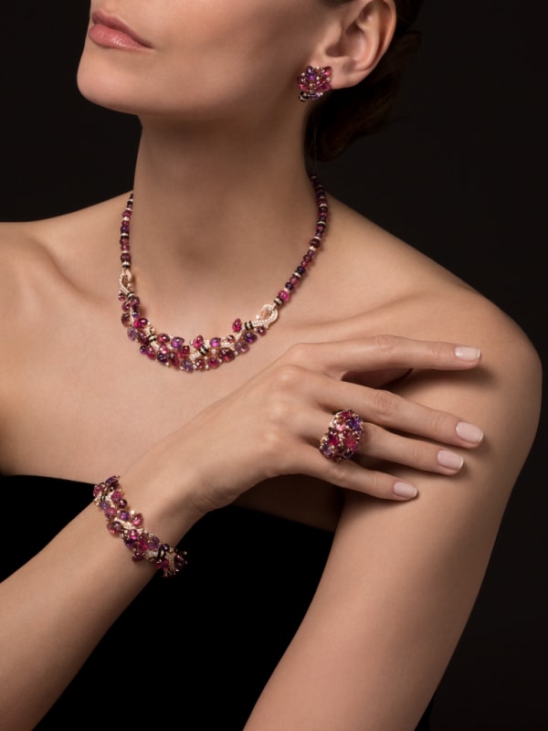 鐫刻寶石項鏈 18K玫瑰金，紅碧璽，紫水晶，石榴石，縞瑪瑙，鑽石