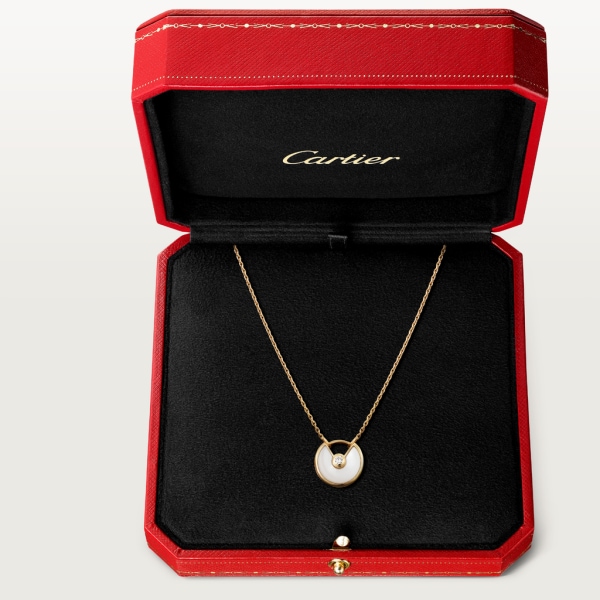 Amulette de Cartier 項鏈，超小型款 18K黃金，鑽石，白色珍珠母貝