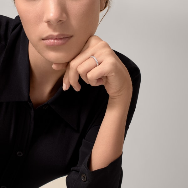 Broderie de Cartier 結婚戒指，鑽石  18K白色黃金，鑽石