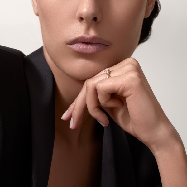 Panthère de Cartier 戒指，小型款，半鋪鑲鑽石 18K黃金，祖母綠，縞瑪瑙，鑽石