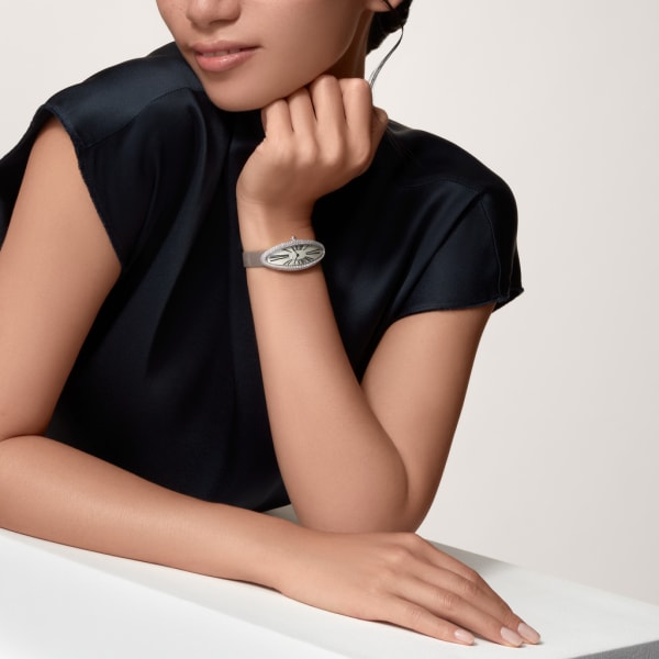Baignoire Allongée 腕錶 中型款，手動上鏈機械機芯，18K白色黃金，鑽石