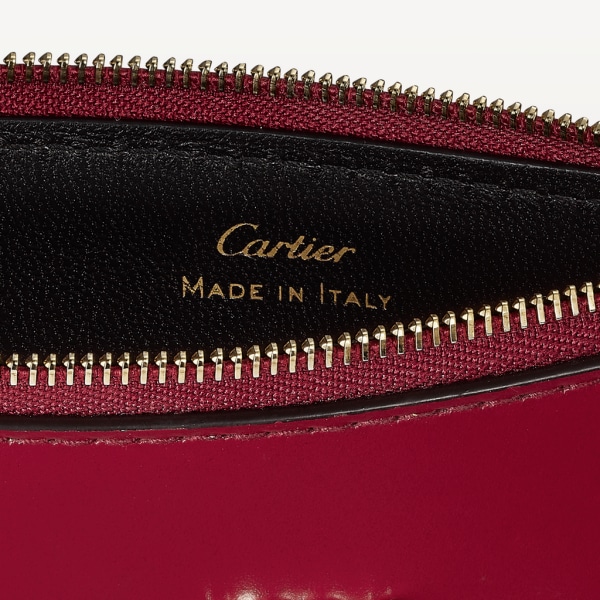 拉鏈卡片夾，C de Cartier 櫻桃紅色小牛皮，金色飾面及櫻桃紅色琺瑯