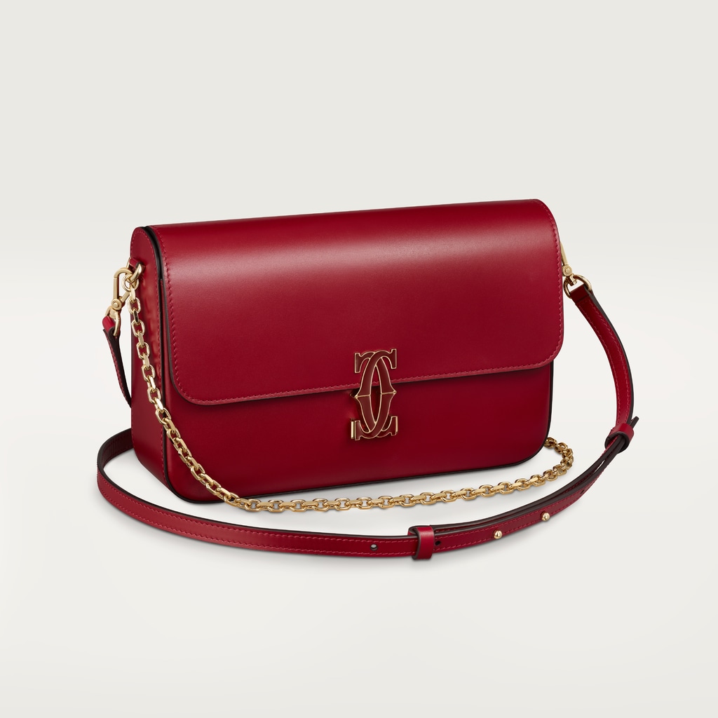 C de Cartier 鏈帶手袋，小型款櫻桃紅色小牛皮，金色及櫻桃紅色琺瑯飾面