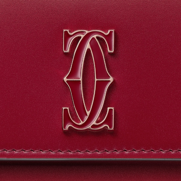 C de Cartier 銀包，迷你款 櫻桃紅色小牛皮，金色及櫻桃紅色琺瑯飾面