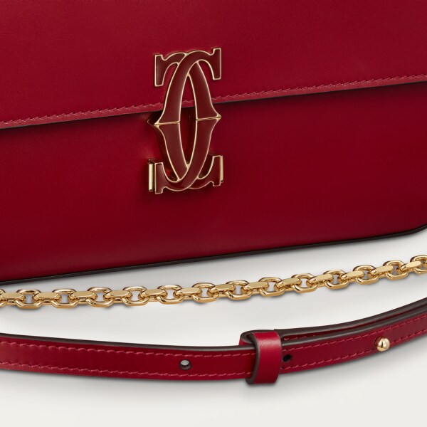 Double C de Cartier 鏈帶手袋，小型款 櫻桃紅色小牛皮，金色及櫻桃紅色琺瑯飾面