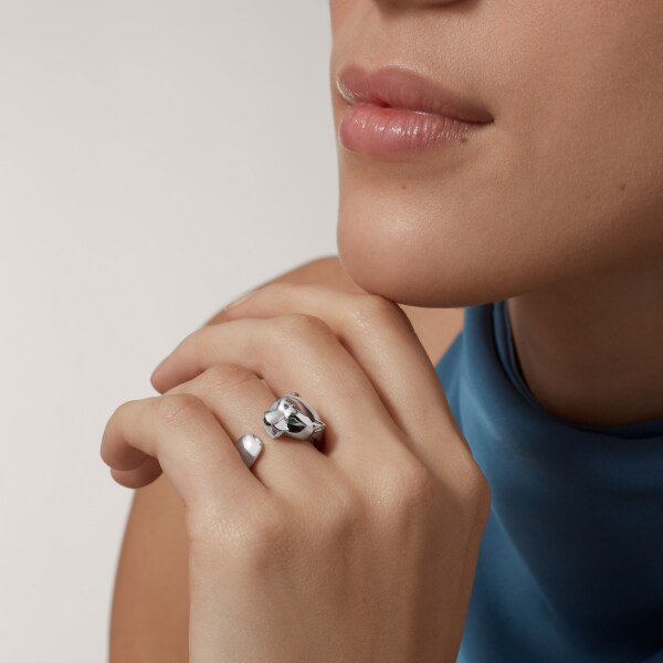 White gold, tsavorite garnets, onyx 