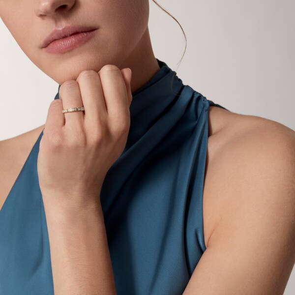 Maillon Panthère 結婚戒指，半鋪鑲鑽石 18K玫瑰金，鑽石