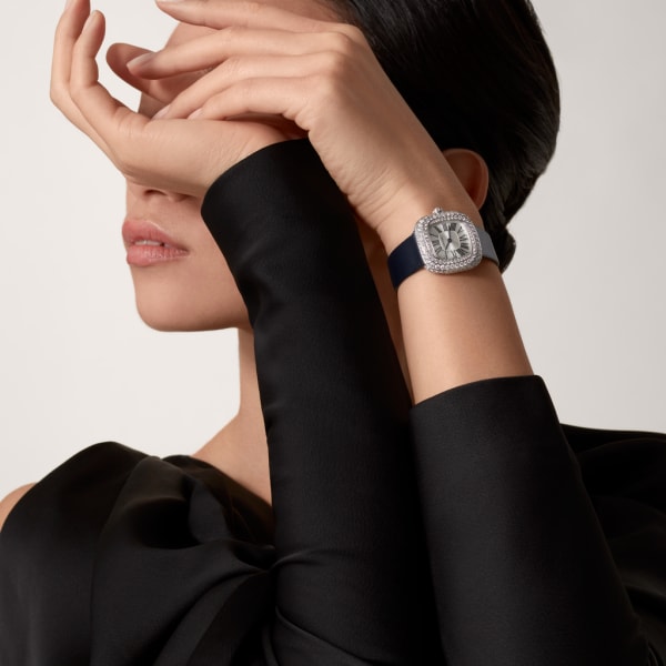 Coussin de Cartier 腕錶 小型款，石英機芯，鍍銠飾面白色黃金，鑽石，皮革