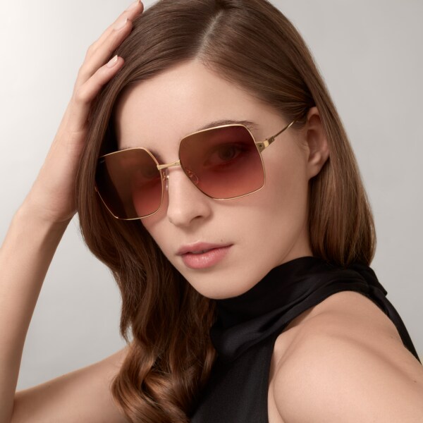 Santos de Cartier 太陽眼鏡 光滑及磨砂金色飾面金屬，酒紅色及杏色漸變鏡片，粉紅色鏡面效果