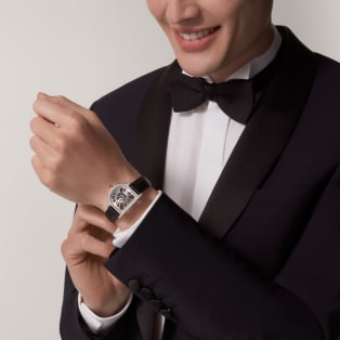 Cloche de Cartier 腕錶 大型款，手動上鏈機械機芯，950/1000鉑金，鑽石，皮革