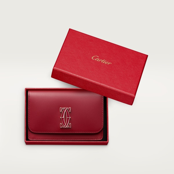 C de Cartier 翻蓋卡片夾 櫻桃紅色小牛皮，金色飾面及櫻桃紅色琺瑯