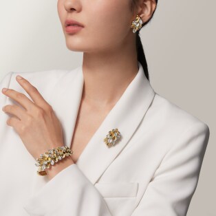 Grain de Café brooch Yellow gold, platinum, diamonds