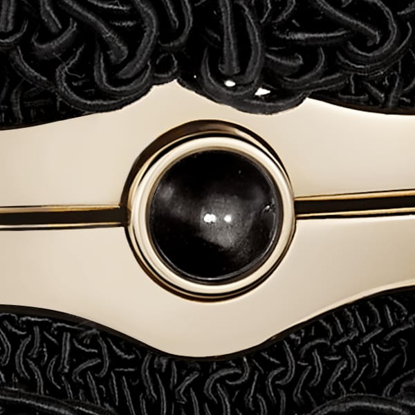 圓形鉤針手袋，Cartier Soir 黑色鉤針布料，金色黑曜石及金色飾面 