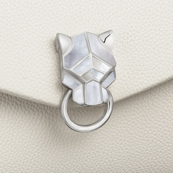 鏈帶手袋，小型款，Panthère Graphique de Cartier 鹽白色粒面小牛皮，金色飾面