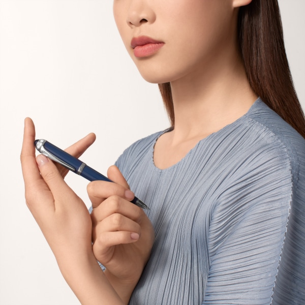 R de Cartier 書寫筆 複合材質，鍍鈀飾面 