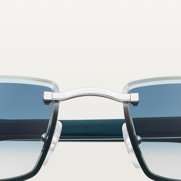 Elongated C de Cartier 圖案太陽眼鏡 光滑鍍鉑金飾面金屬，灰色及藍色木材，藍色漸變鏡片