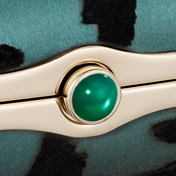 方形手袋，Cartier Soir 祖母綠色絲緞，黑色絲絨效果花卉圖案，綠色縞瑪瑙絨及金色飾面 