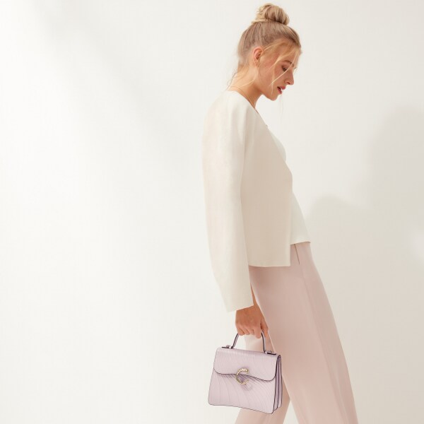 手袋，小型款，Panthère C 花瓣粉紅色小牛皮，壓印 Cartier 標誌圖案，金色飾面